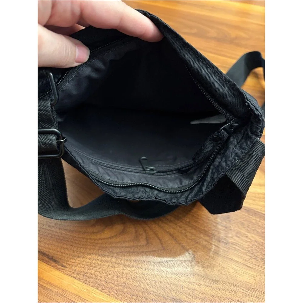 Dakine Black Nylon Crossbody Purse Travel Bag